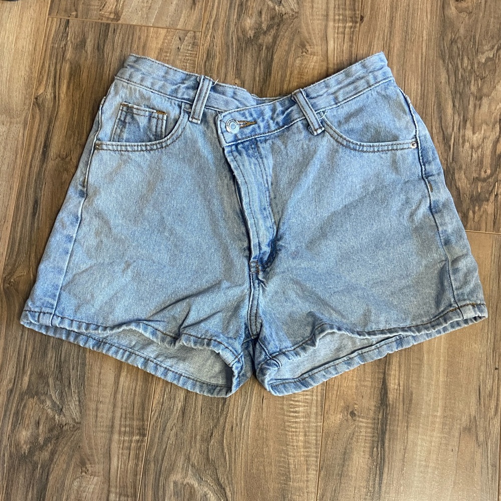 Super cute shorts in good condition